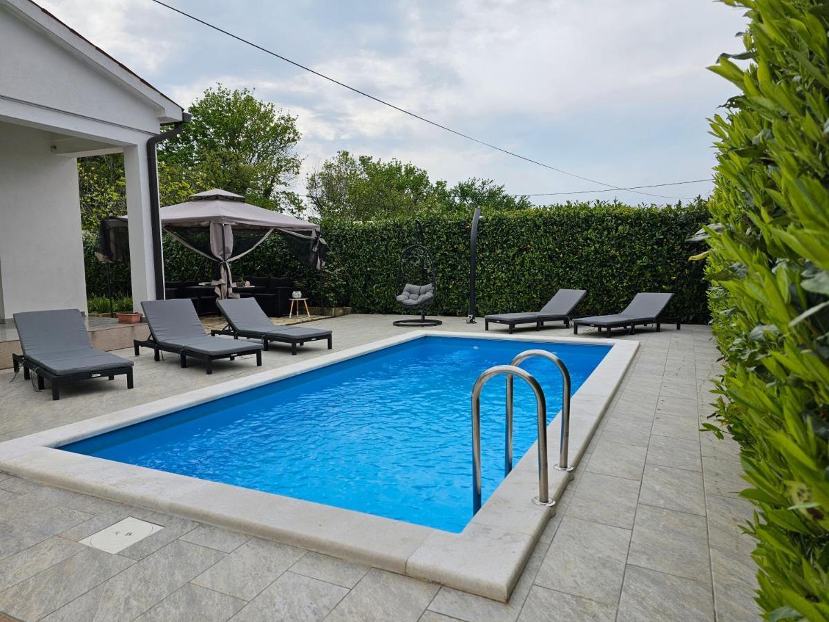 Vila Kristina Villa Nedescina Luaran gambar