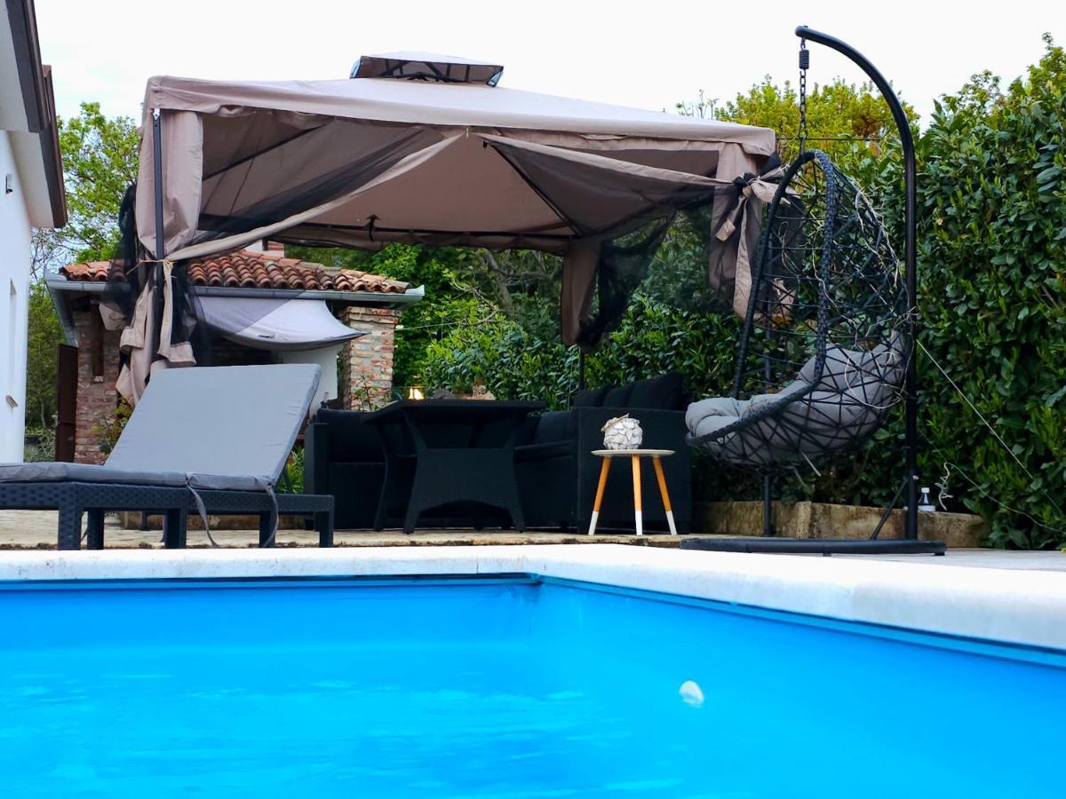 Vila Kristina Villa Nedescina Luaran gambar