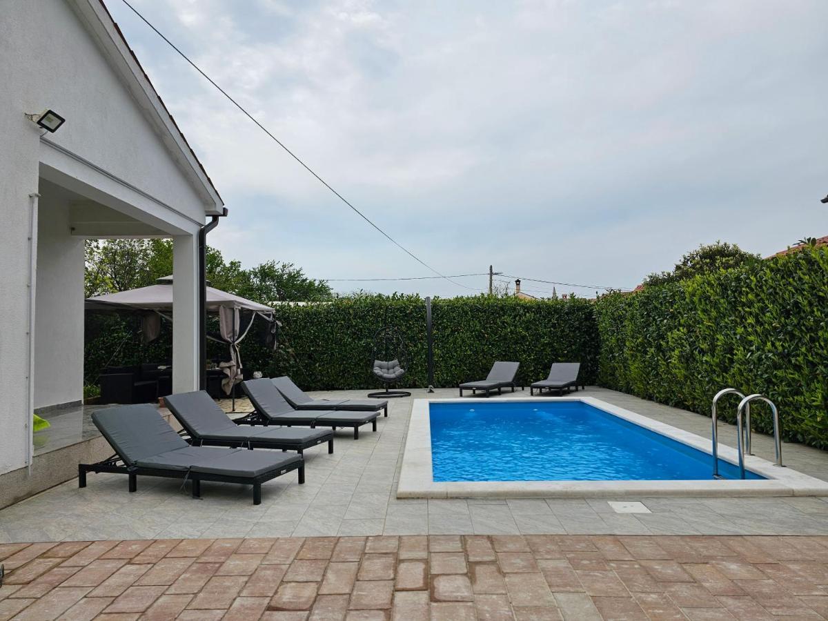 Vila Kristina Villa Nedescina Luaran gambar